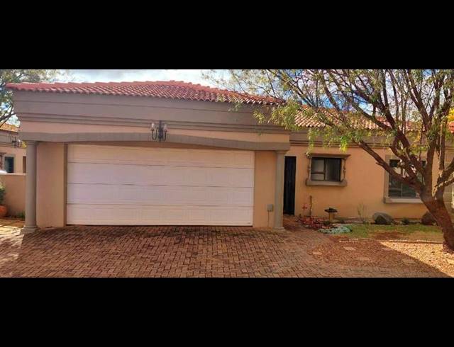 3 BEDROOM TOWNHOUSE FOR SALE IN DAN PIENAAR